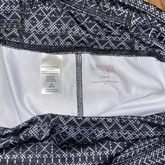 2 pc 👯‍♀️ Danskin Leggings & Cropped Black Leggings with Key Pocket - Picture 11 of 16